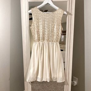 NEW Ivory & Gold Sleeveless Sequence Dress